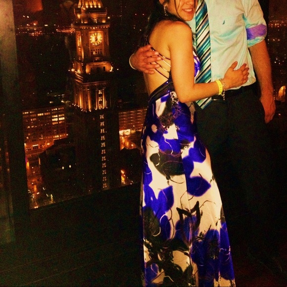 Formal gown - Picture 8 of 8